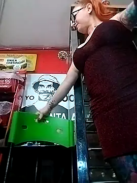 Snapshot of EMILY_ROUSSE71 chatting on October 29, 2025, 9:14 pm EMILY ROUSSE71 online show from October 29, 2025, 9:14 pm