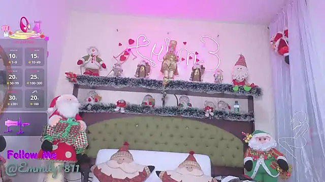 Snapshot of EMILY_ROUSSE71 chatting on November 19, 2025, 10:10 pm EMILY ROUSSE71 online show from November 19, 2025, 10:10 pm