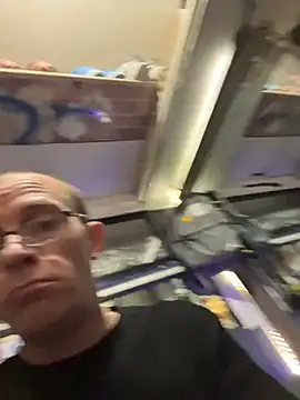 Snapshot of DirkD916 chatting on October 14, 2025, 3:07 am DirkD916 online show from October 14, 2025, 3:07 am