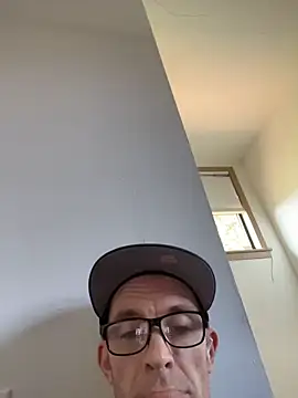 Snapshot of DirkD916 chatting on December 20, 2025, 8:44 pm DirkD916 online show from December 20, 2025, 8:44 pm