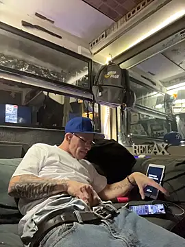 Snapshot of DirkD916 chatting on December 2, 2025, 6:15 am DirkD916 online show from December 2, 2025, 6:15 am