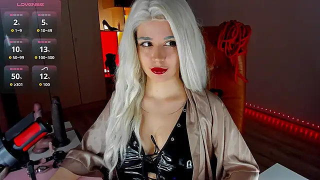 mollyposhh online show from April 13, 2026, 6:34 pm