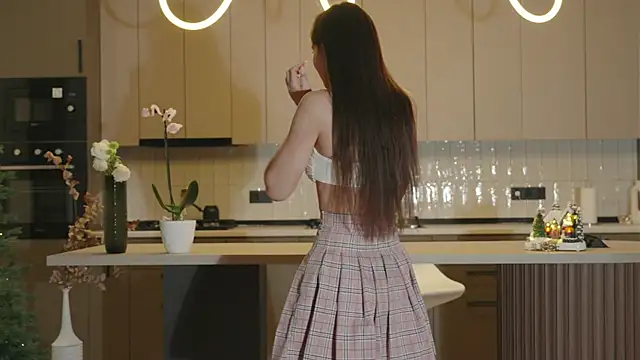 whisper of love online show from December 2, 2025, 2:12 am