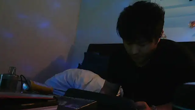 cloudyspun online show from November 22, 2025, 10:36 am