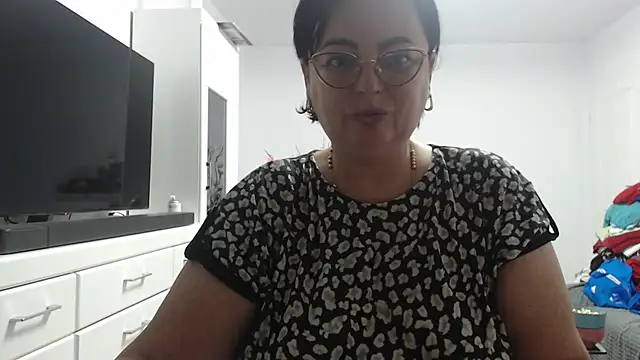 Amandamuller1982 online show from September 27, 2025, 9:10 pm