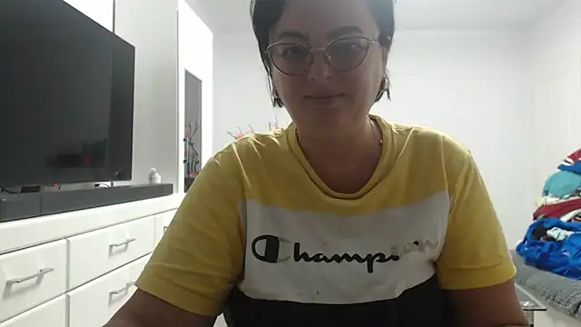 Amandamuller1982 online show from September 18, 2025, 9:29 pm