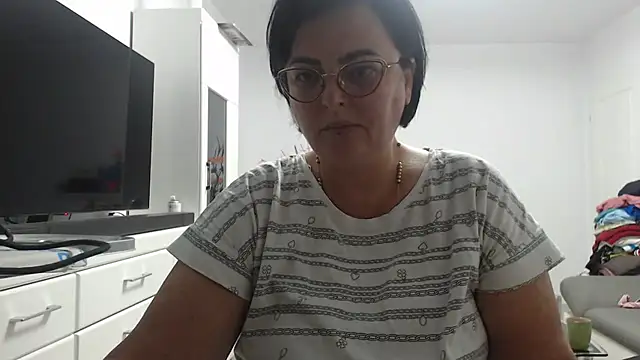 Amandamuller1982 online show from October 3, 2025, 6:42 pm