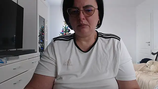 Amandamuller1982 online show from December 18, 2025, 9:03 am