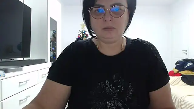 Amandamuller1982 online show from December 15, 2025, 6:36 pm