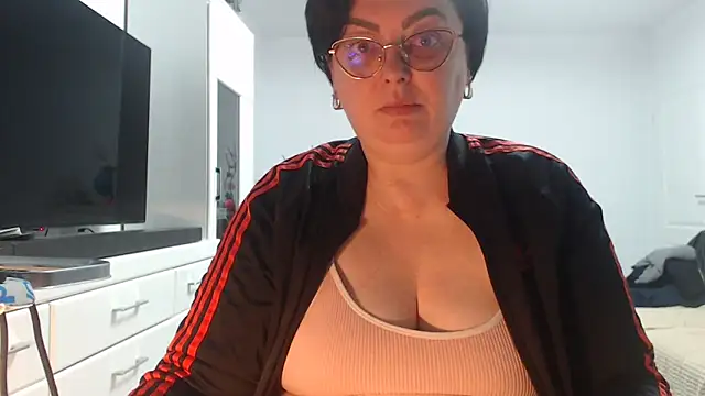 Snapshot of Amandamuller1982 chatting on April 3, 2026, 8:15 pm Amandamuller1982 online show from April 3, 2026, 8:15 pm