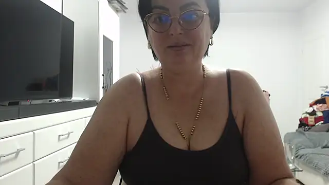 Amandamuller1982 online show from November 1, 2025, 8:03 pm