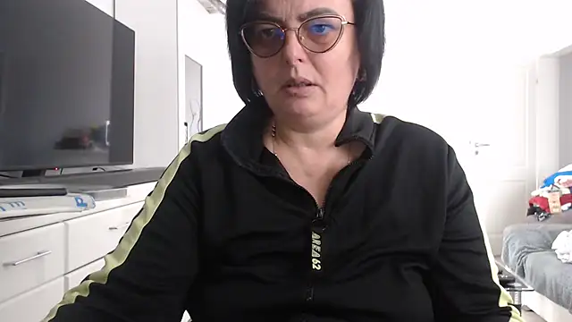 Amandamuller1982 online show from November 12, 2025, 8:29 am