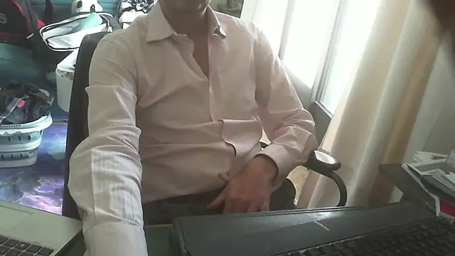 shyfrenchcock1 online show from April 21, 2026, 3:07 pm