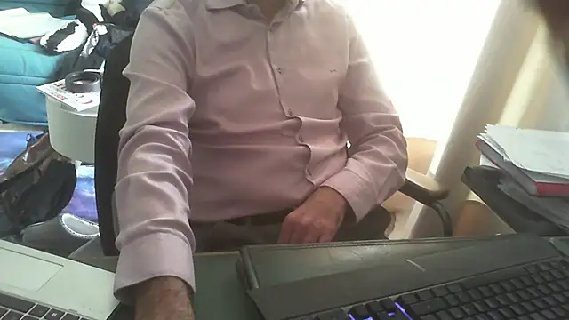 shyfrenchcock1 online show from November 13, 2025, 1:04 pm