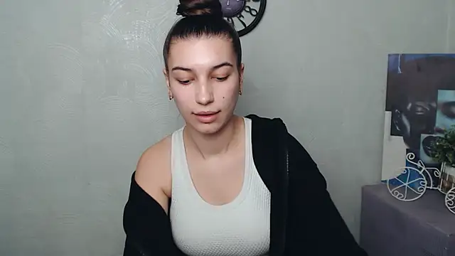 Snapshot of KarolinaRosse_ chatting on March 12, 2025, 10:05 am KarolinaRosse  online show from March 12, 2025, 10:05 am