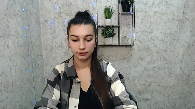 Snapshot of KarolinaRosse_ chatting on February 17, 2025, 10:07 am KarolinaRosse  online show from February 17, 2025, 10:07 am