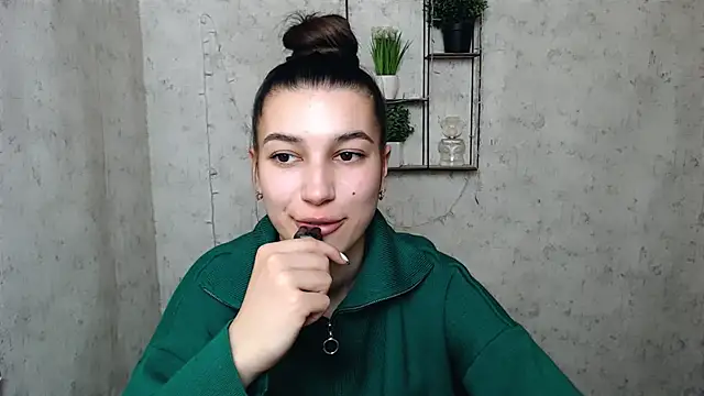 Snapshot of KarolinaRosse_ chatting on March 8, 2025, 10:00 am KarolinaRosse  online show from March 8, 2025, 10:00 am
