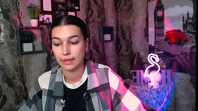 Snapshot of KarolinaRosse_ chatting on October 21, 2025, 5:18 am KarolinaRosse  online show from October 21, 2025, 5:18 am
