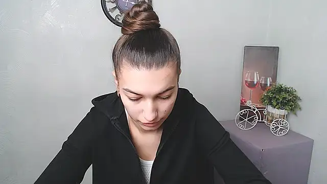 Snapshot of KarolinaRosse_ chatting on February 19, 2025, 7:06 am KarolinaRosse  online show from February 19, 2025, 7:06 am