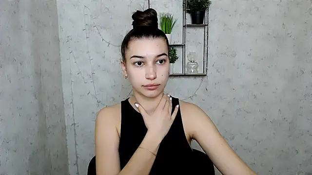 Snapshot of KarolinaRosse_ chatting on March 23, 2025, 6:47 am KarolinaRosse  online show from March 23, 2025, 6:47 am