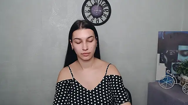 Snapshot of KarolinaRosse_ chatting on March 14, 2025, 11:34 am KarolinaRosse  online show from March 14, 2025, 11:34 am
