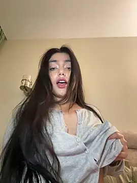 Sweet Khalifa  online show from November 4, 2025, 3:05 pm