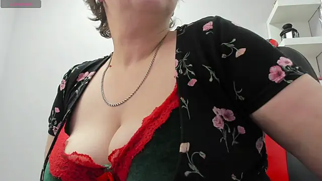 Snapshot of Dolorys chatting on February 9, 2025, 8:32 am Dolorys online show from February 9, 2025, 8:32 am