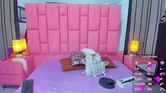 Ashleimoss online show from February 1, 2025, 11:42 am