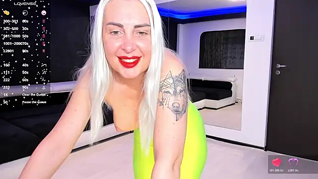 Snapshot of Blond_Babes chatting on January 6, 2026, 5:39 pm Blond Babes online show from January 6, 2026, 5:39 pm