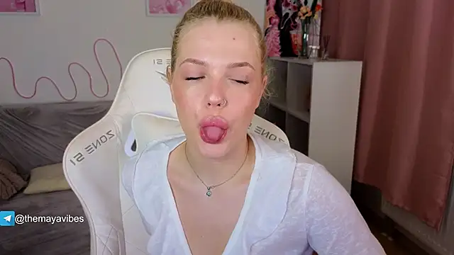 Snapshot of Maya_Rave chatting on February 27, 2026, 3:40 am Maya Rave online show from February 27, 2026, 3:40 am