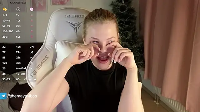 Snapshot of Maya_Rave chatting on January 17, 2026, 3:32 am Maya Rave online show from January 17, 2026, 3:32 am