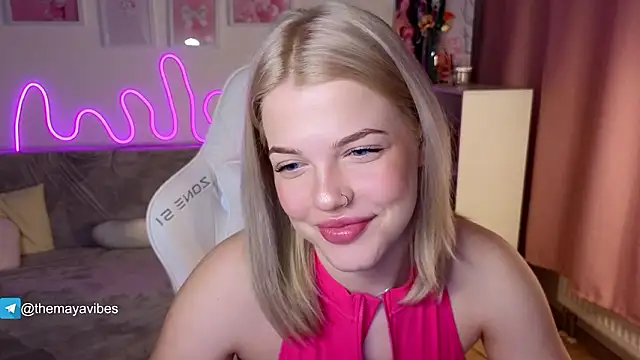 Snapshot of Maya_Rave chatting on February 3, 2026, 3:26 am Maya Rave online show from February 3, 2026, 3:26 am