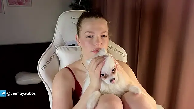 Snapshot of Maya_Rave chatting on January 12, 2026, 3:35 am Maya Rave online show from January 12, 2026, 3:35 am