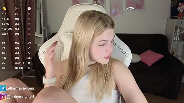 Snapshot of Maya_Rave chatting on November 16, 2025, 3:55 am Maya Rave online show from November 16, 2025, 3:55 am