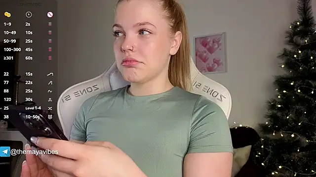 Snapshot of Maya_Rave chatting on December 19, 2025, 3:43 am Maya Rave online show from December 19, 2025, 3:43 am