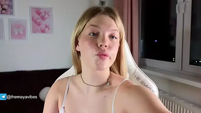 Snapshot of Maya_Rave chatting on January 9, 2026, 3:57 am Maya Rave online show from January 9, 2026, 3:57 am