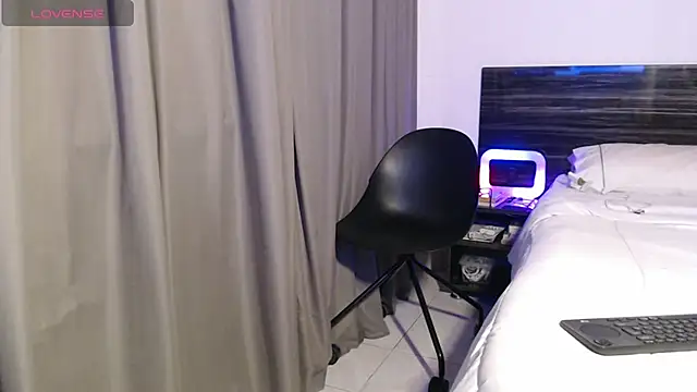 Snapshot of FaustoCock chatting on December 4, 2025, 7:13 pm FaustoCock online show from December 4, 2025, 7:13 pm