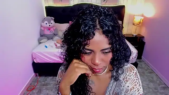 Snapshot of Edelaine_rogers chatting on September 24, 2025, 5:14 am Edelaine rogers online show from September 24, 2025, 5:14 am