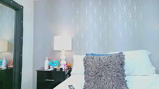 HazelMoret online show from February 8, 2026, 3:10 pm