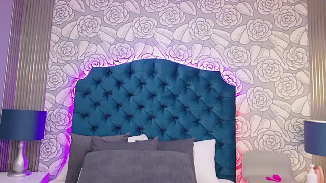 HazelMoret online show from February 11, 2026, 3:17 am