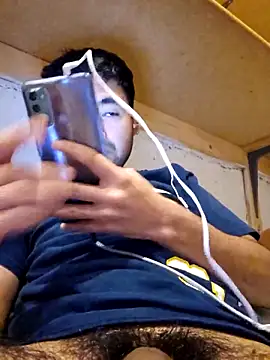 Snapshot of Axeltu77 chatting on March 31, 2026, 10:23 pm Axeltu77 online show from March 31, 2026, 10:23 pm