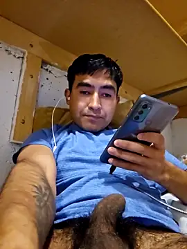 Snapshot of Axeltu77 chatting on April 3, 2026, 10:38 pm Axeltu77 online show from April 3, 2026, 10:38 pm