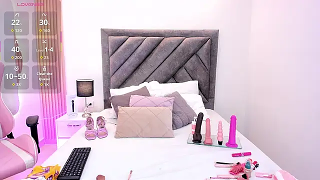 ValeryPettry 1 online show from October 8, 2025, 1:12 pm