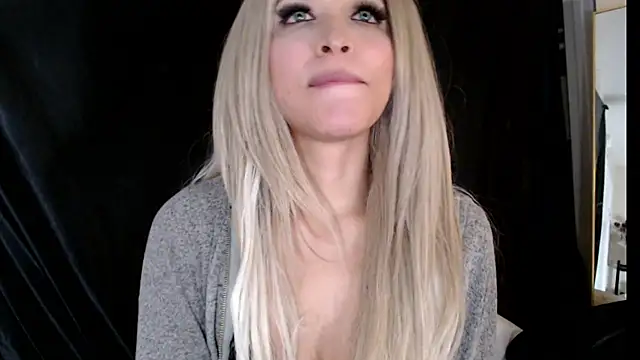 liadivina online show from February 15, 2025, 10:33 am