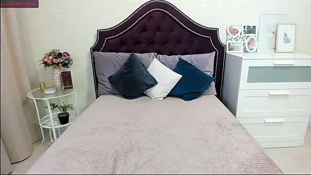 BettyBloom69 online show from February 25, 2025, 4:35 am