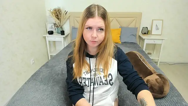 BettyBloom69 online show from September 10, 2025, 4:44 am