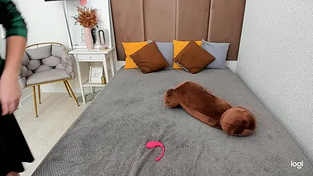 BettyBloom69 online show from October 22, 2025, 5:18 am