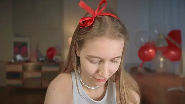 Snapshot of solar_bella chatting on February 15, 2025, 3:39 pm solar bella online show from February 15, 2025, 3:39 pm