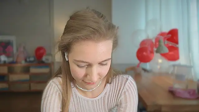 Snapshot of solar_bella chatting on February 17, 2025, 12:49 pm solar bella online show from February 17, 2025, 12:49 pm