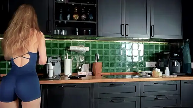 Snapshot of solar_bella chatting on February 27, 2026, 3:07 am solar bella online show from February 27, 2026, 3:07 am